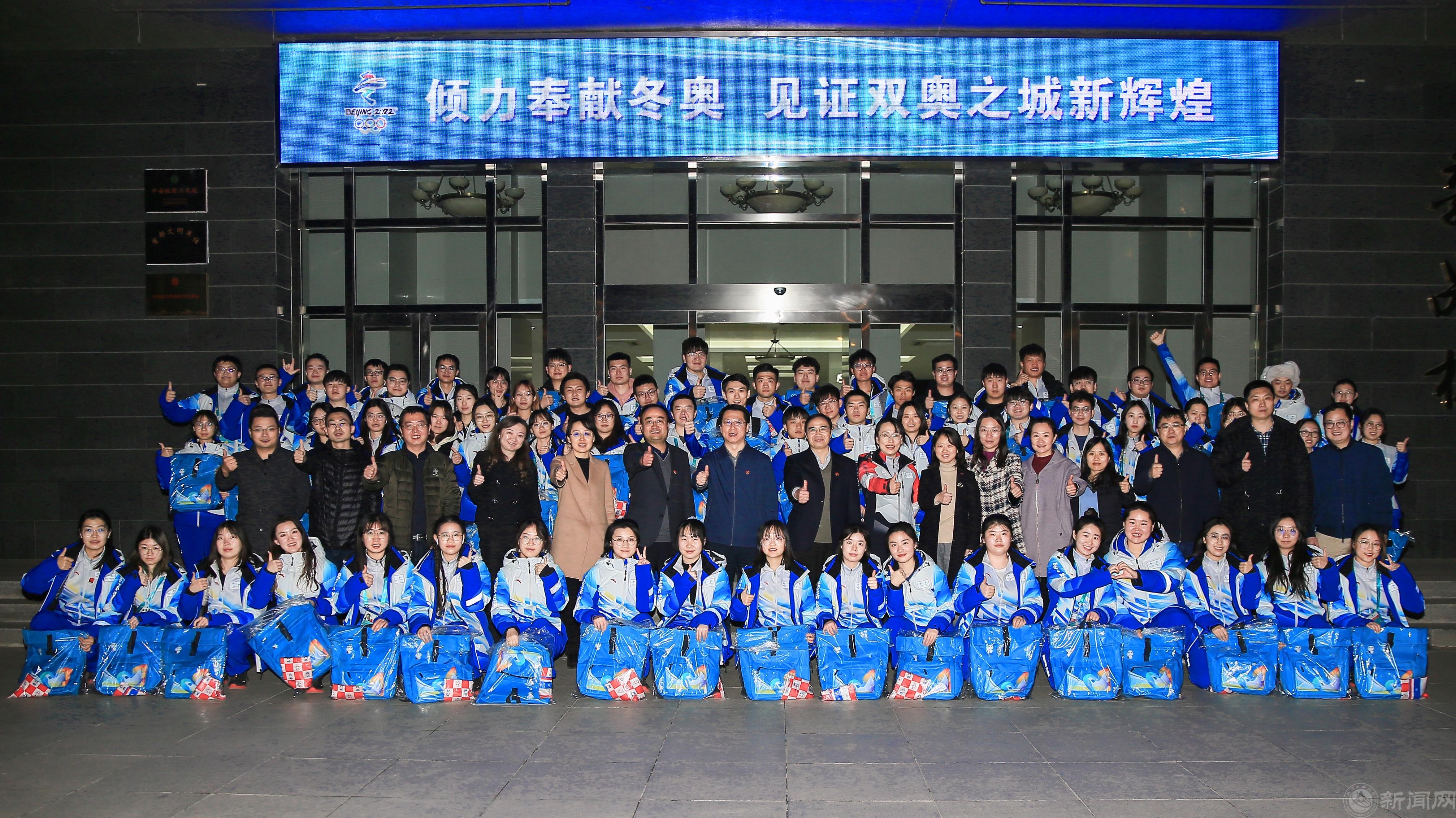 图片4-星空平台赛会志愿者圆满完成保障任务光荣返校-2000314.jpg